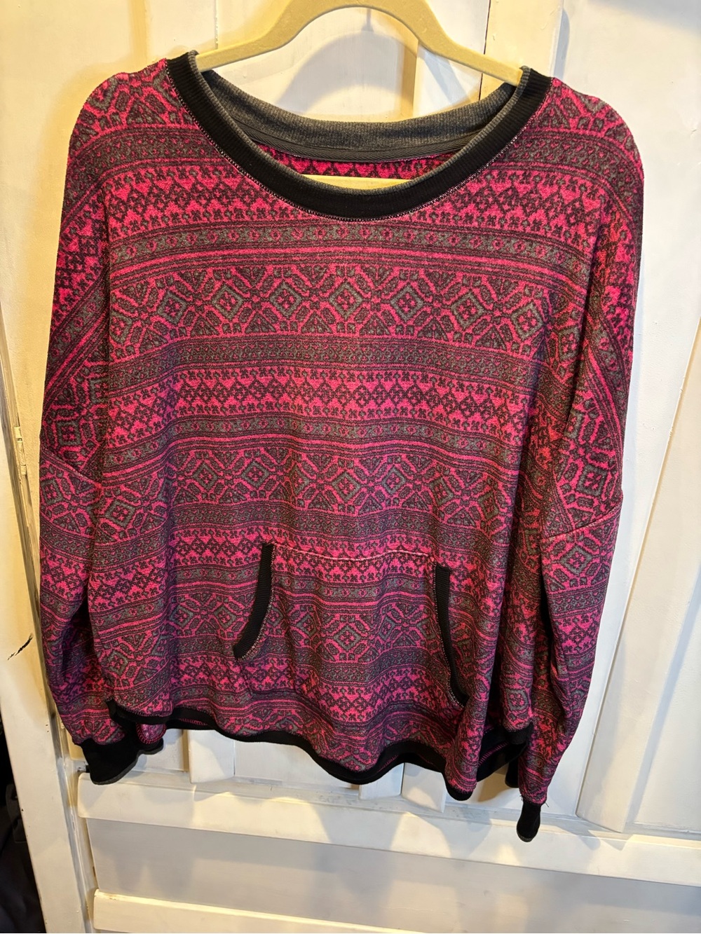 Simply Vera Vera Wang Pink and Black Patterned Pullover Sweatshirt